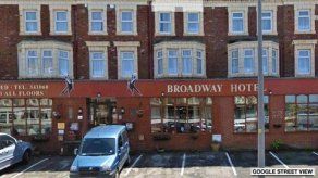 Multan a británicos por hablar mal de un hotel en internet