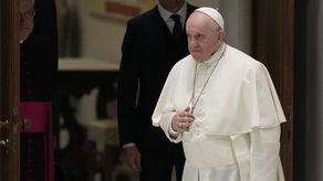 En general, el jesuita argentino goza de buena salud, aunque el pasado julio le extirparon 33 centímetros (13 pulgadas) de intestino grueso.