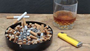 Beber alcohol y fumar incrementa el riesgo de sufrir cáncer de esófago