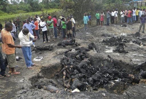 Aumentan a 95 los muertos por explosión de cisterna en Nigeria
