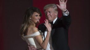 Melania Trump donará al Smithsonian el vestido del primer baile presidencial