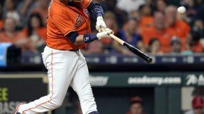 Gurriel pega 2 jonrones y Astros aseguran pase a playoffs