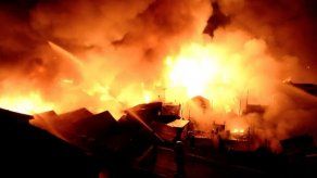 Más de 3.000 familias se quedan sin hogar por un incendio en Manila