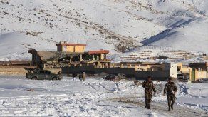 Cerca de 100 muertos en un ataque talibán a base del servicio secreto afgano