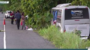 Bus con 38 turistas sufre accidente en Natá.