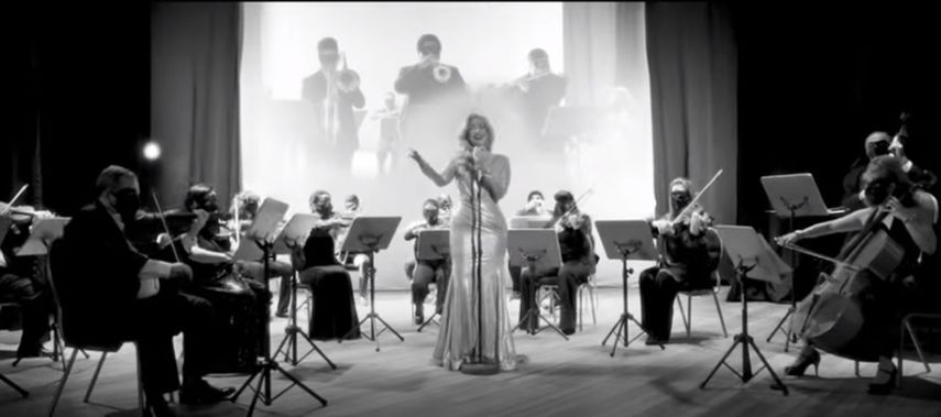 Erika Ender estrena versión sinfónica de Abrázame