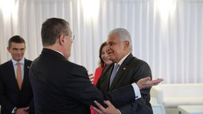 Presidente Mulino junto al Presidente CAF en el &nbsp;Foro Económico.