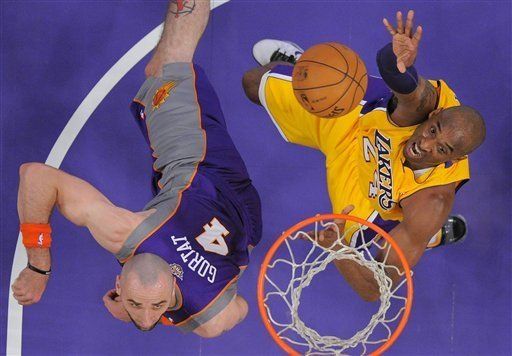 Unos dinámicos Lakers vencen 114-102 a los Suns