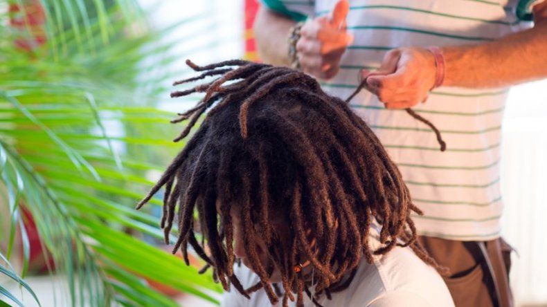 Peinados afro causan controversia en EEUU