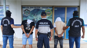 Policía Nacional detiene a tres sopechosos.