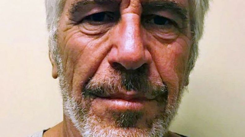 El magnate estadounidense Jeffrey Epstein se suicidó en prisión, medios