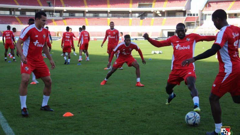 Julio Dely Valdés confirma su 11 inicial para enfrentar a Colombia