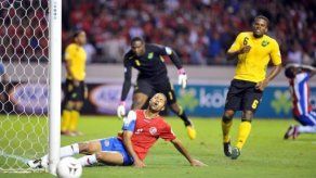Costarricense Álvaro Saborío es duda para partido ante Honduras