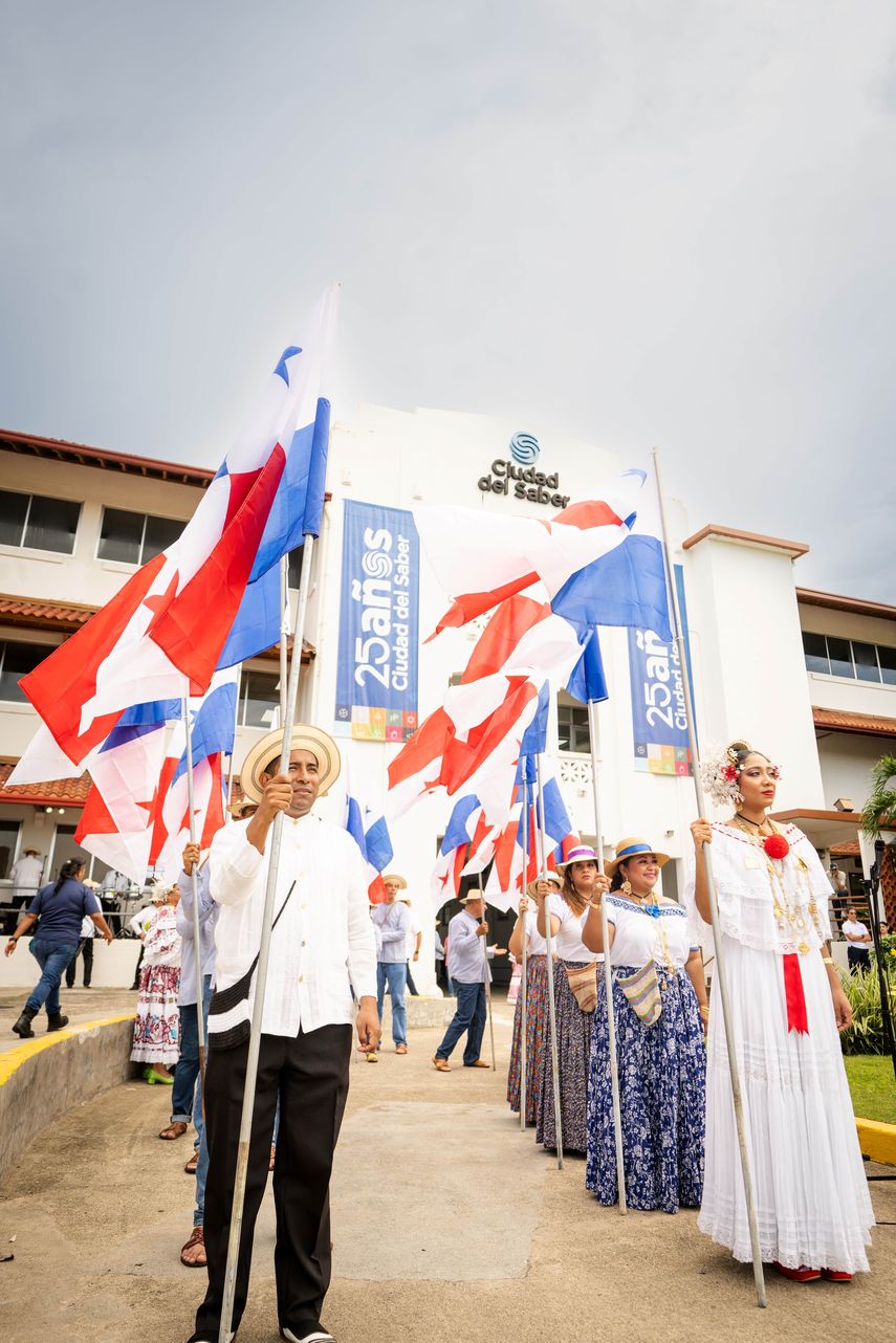 Siembra de Banderas en Ciudad del Saber Siembra de Banderas en Ciudad del Saber