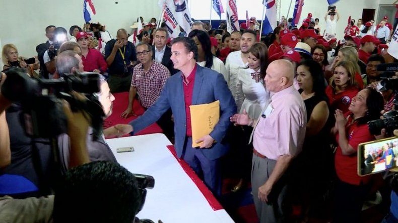 Gerardo Solís competirá por candidatura presidencial del PRD