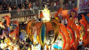 Paseo nocturno del domingo de Carnaval en Las Tablas