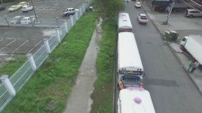 Conductores de “diablos verdes” de Panamá Este rechazan nuevas medidas de sanción