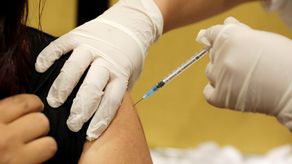 A pesar de no imponer la vacunación, el Gobierno la promueve.