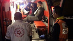 Policía israelí: palestino apuñala a agentes en comisaría