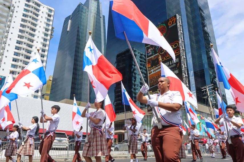 Uso de la bandera Nacional con lluvia