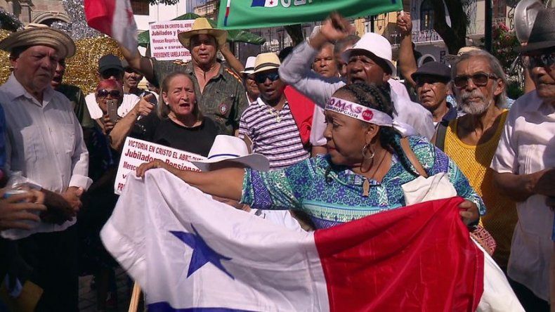 Ejecutivo presenta propuesta a jubilados y acuerdan nueva reunión para 12 de diciembre