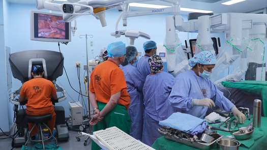 Sistema robótico Da Vinci Xi implementado por el MINSA. Sistema robótico Da Vinci Xi implementado por el MINSA.