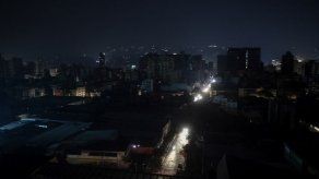 Apagón vuelve a dejar a oscuras a Caracas y varias regiones de Venezuela