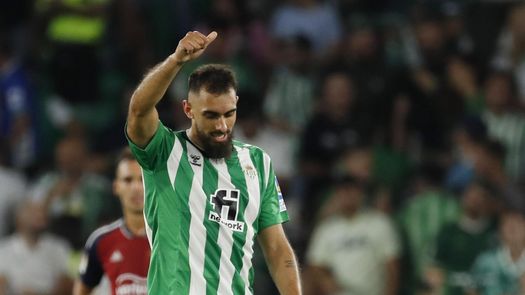 Borja Iglesias lidera la tabla de goleadores de LaLiga junto a Robert Lewandowsky.