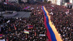 Protestas en Nagorno Kabaraj contra bloqueo de un corredor esencial hacia Armenia