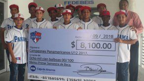Peloteritos reciben su beca de Campeones Panamericanos