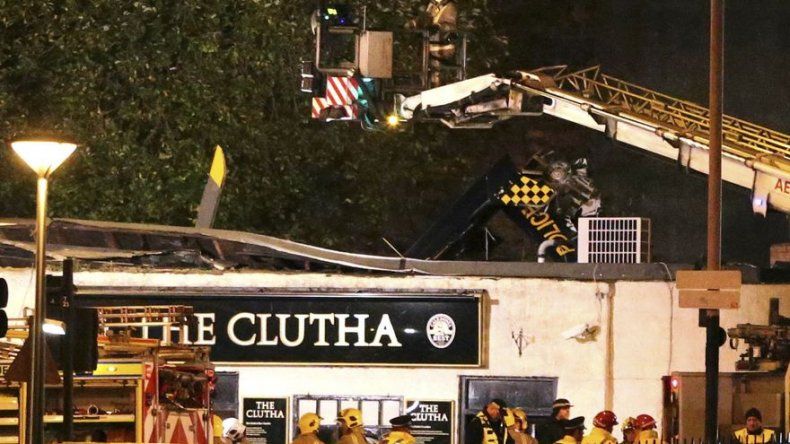 Escocia: 1 muerto al caer helicóptero en pub