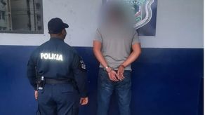 El sujeto se le aprehendió en Pedregal con supuestos uniformes de la Policía Nacional. El sujeto se le aprehendió en Pedregal con supuestos uniformes de la Policía Nacional.