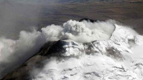 Volcán Cotopaxi amenaza unos 300.000 ecuatorianos