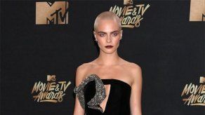 Cara Delevingne trata de mostrarse lo más humana posible en Instagram