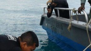 Una tortuga gigante salvada por moradores y policías al norte de Veraguas Una tortuga gigante salvada por moradores y policías al norte de Veraguas