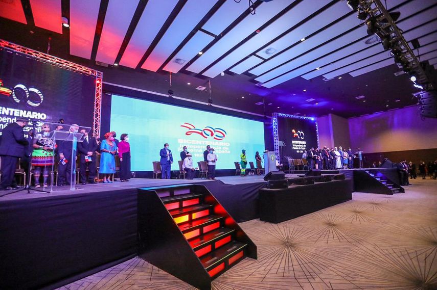 Acto de entrega del informe del Pacto del Bicentenario.