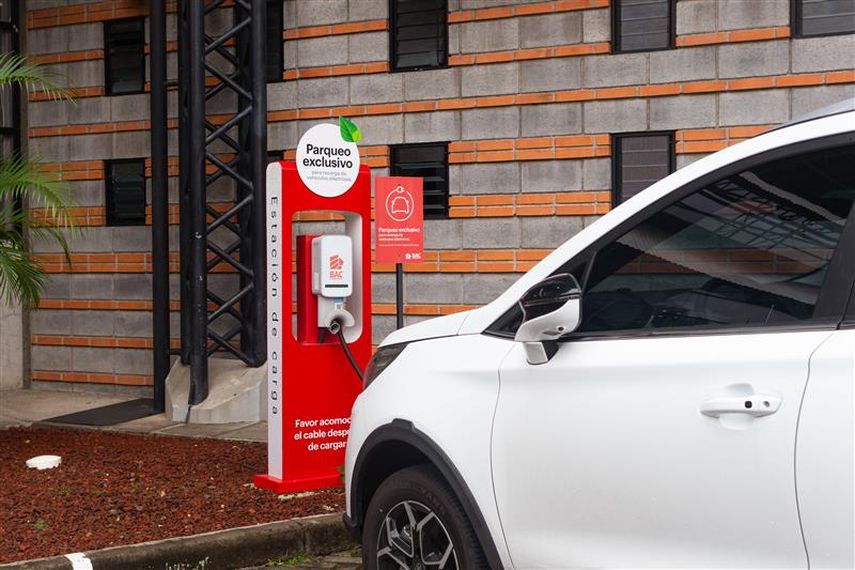 BAC promueve la iniciativa Adopta un Bosque, centrada en la reforestación y la protección de los ecosistemas locales. BAC promueve la iniciativa Adopta un Bosque, centrada en la reforestación y la protección de los ecosistemas locales.