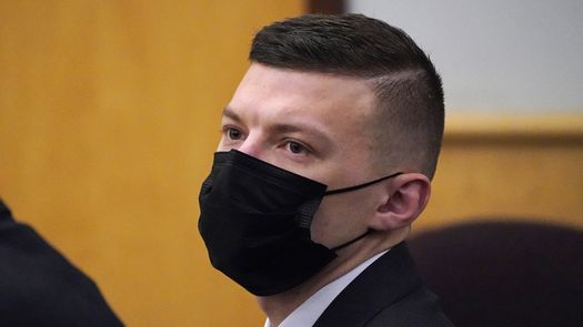 Los investigadores federales dijeron que Zhukovskyy, que regresaba de entregar vehículos para una compañía de Massachusetts, consumía drogas regularmente.