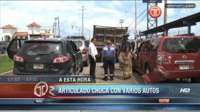 Camión se queda sin frenos y choca seis autos en Brisas del Golf