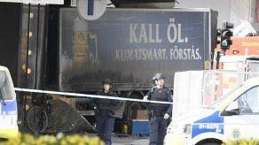 Al menos tres muertos en un atentado por atropello en centro de Estocolmo