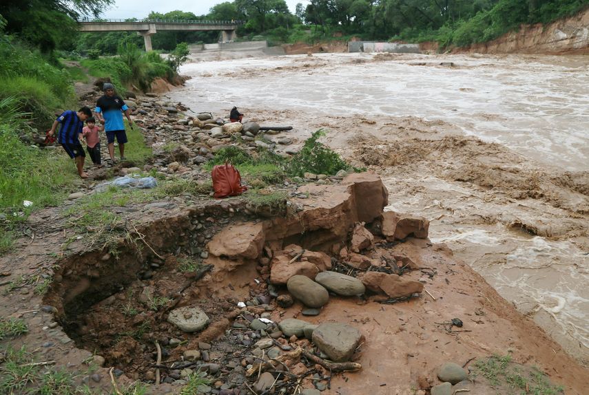 Suspensión de agua por el IDAAN