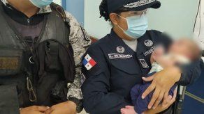 Unidades Lince rescatan a recién nacido abandonado en una parada en San Miguelito Unidades Lince rescatan a recién nacido abandonado en una parada en San Miguelito