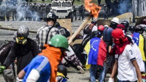 Oposición venezolana insta cortar calles el martes en rechazo a Constituyente