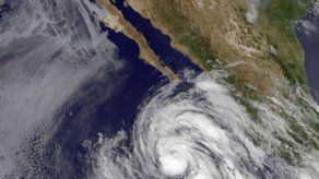 Tormenta Cosme pierde fuerza mientras se aleja de las costas mexicanas