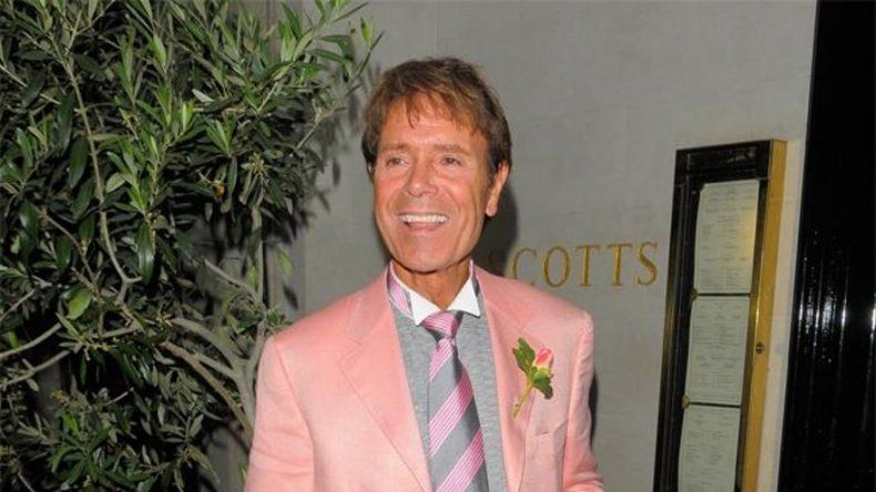 La policía registra el domicilio de Cliff Richard
