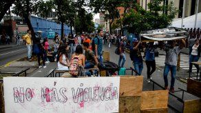 Estudiantes protestan en Caracas por entrega de sus datos a Poder Electoral
