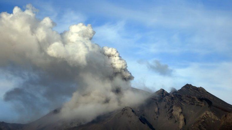 Cierran zona de exclusión de volcán Calbuco en Chile por lluvias