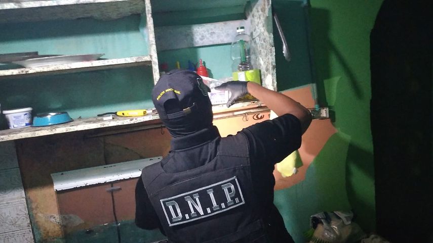 Policía Nacional aprehende a cuatro personas por corrupción