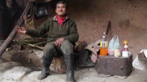 El hombre de la caverna argentino no piensa mudarse cuando cumpla 80 años
