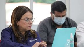 Un equipo del Ministerio de Educación se reunió durante todo el día con los gremios docentes para lograr consenso en las propuestas presentadas.